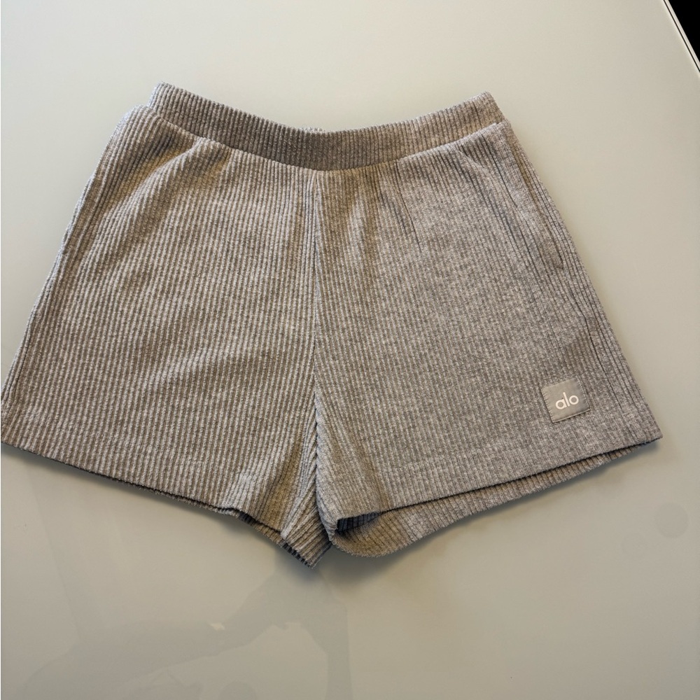 ALO Yoga Women's Gray Ribbed Shorts Size Medium